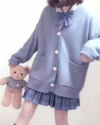 《云泥》作者：岁见